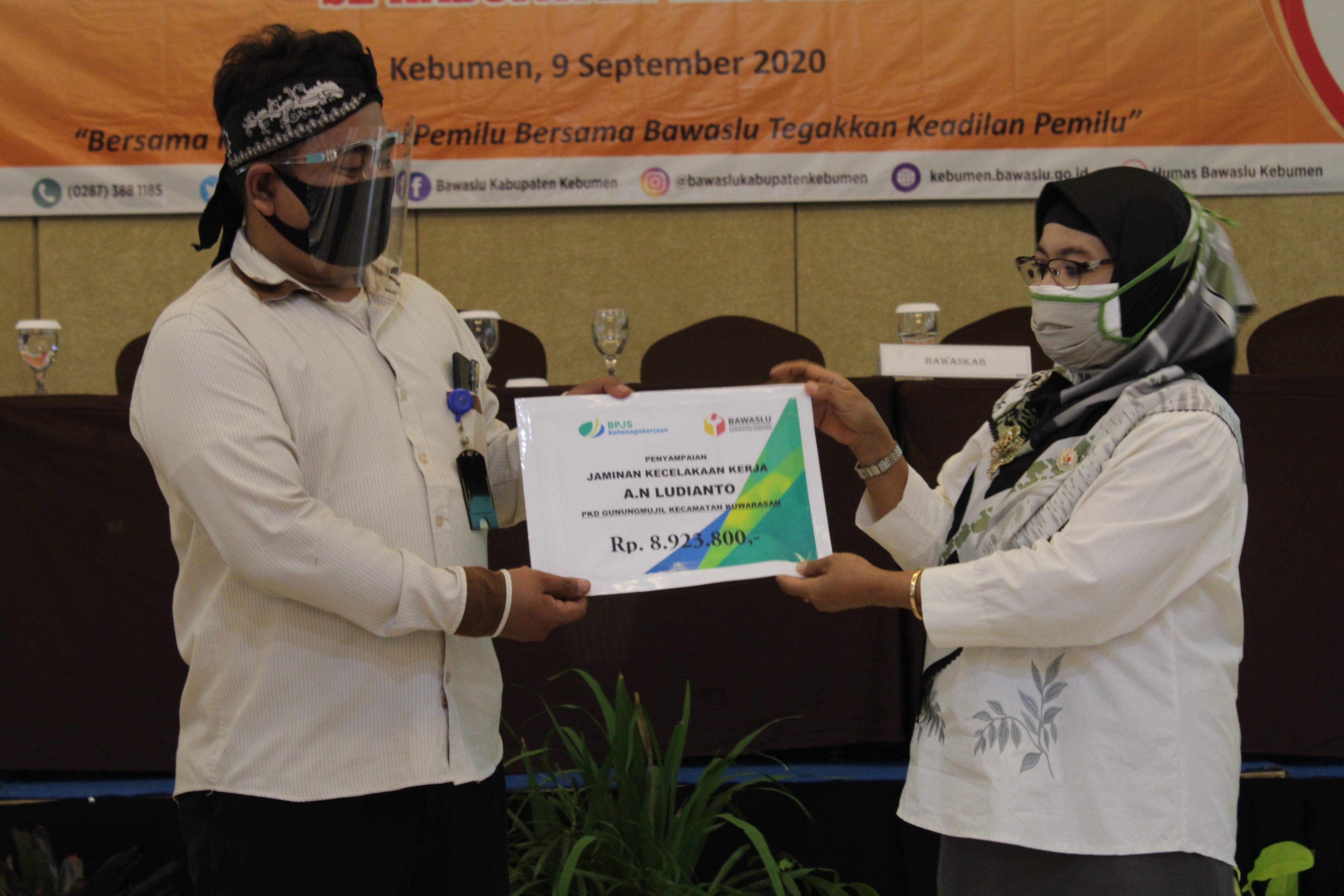 Bawaslu Berikan Jaminan Kecelakaan Kerja BPJS Ketenagakerjaan