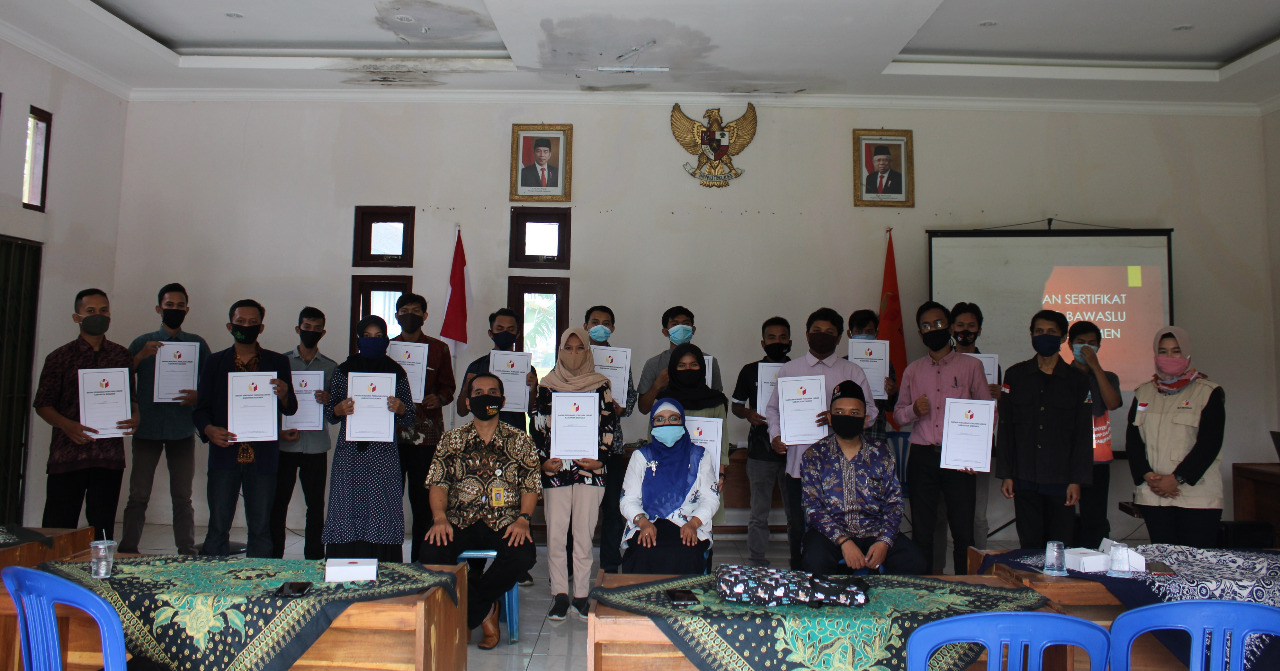 40 Alumni SKPP Bawaslu Kebumen diwisuda