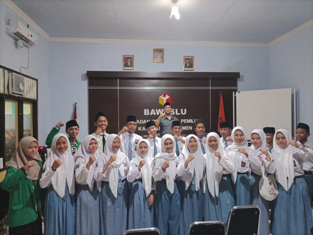 Bawaslu Kebumen Terima Audiensi SMK Ma’rif 5 Gombong