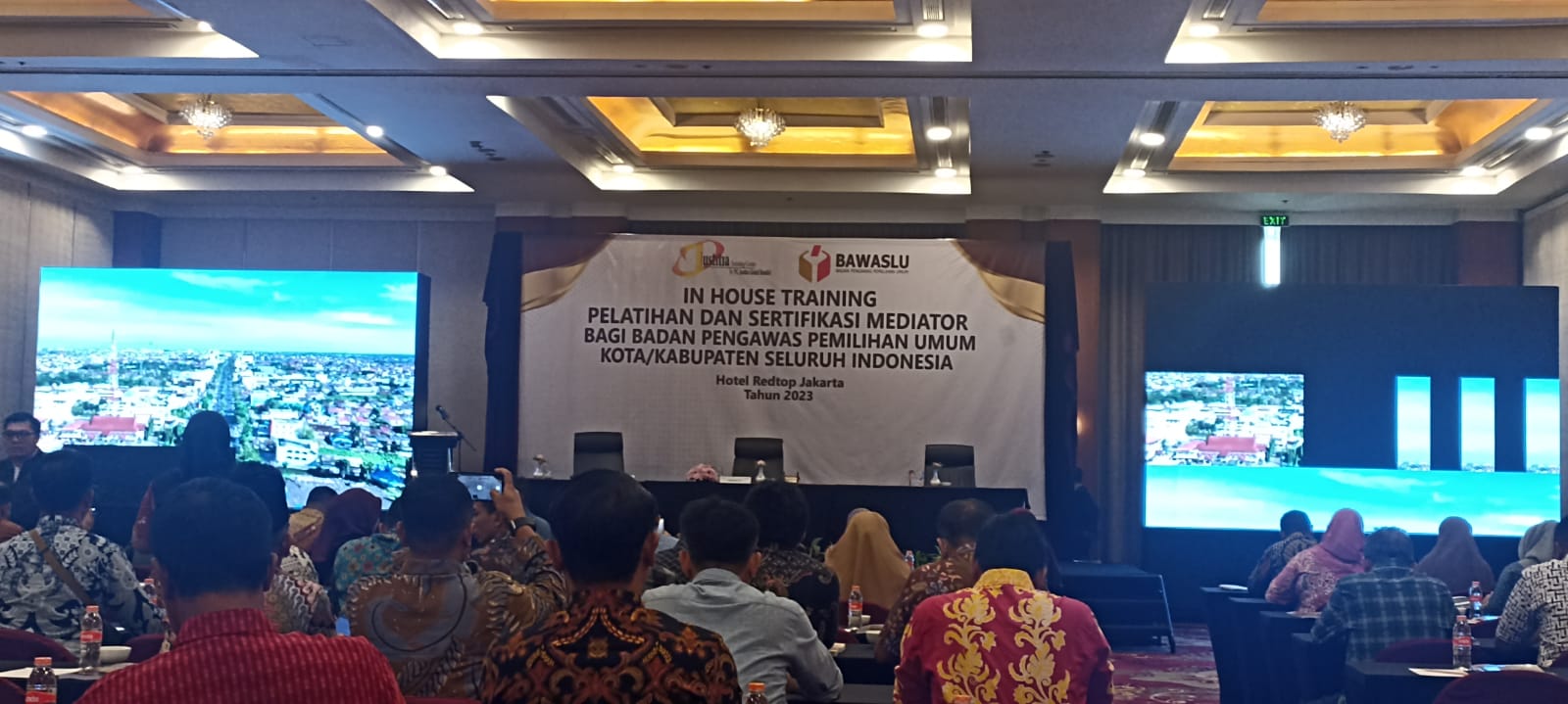 Anggota Bawaslu Kabupaten Kebumen Periode 2023-2028 Dilatih Hingga Mendapat Sertifikat Mediator