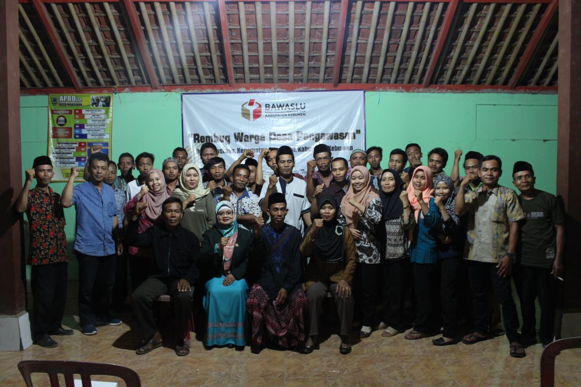 Sempat mati listrik, Rembug Warga Desa Pengawasan berjalan dengan lancar