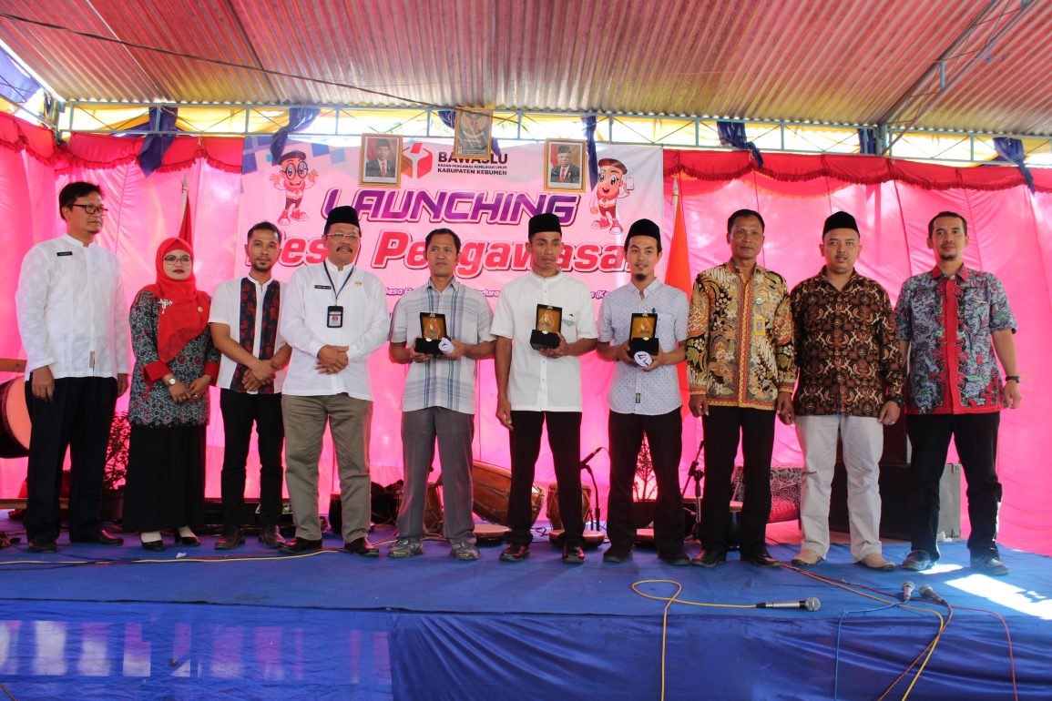 MEMBANGUN DEMOKRASI DARI DESA : Bawaslu Kabupaten Kebumen Launching Desa Pengawasan