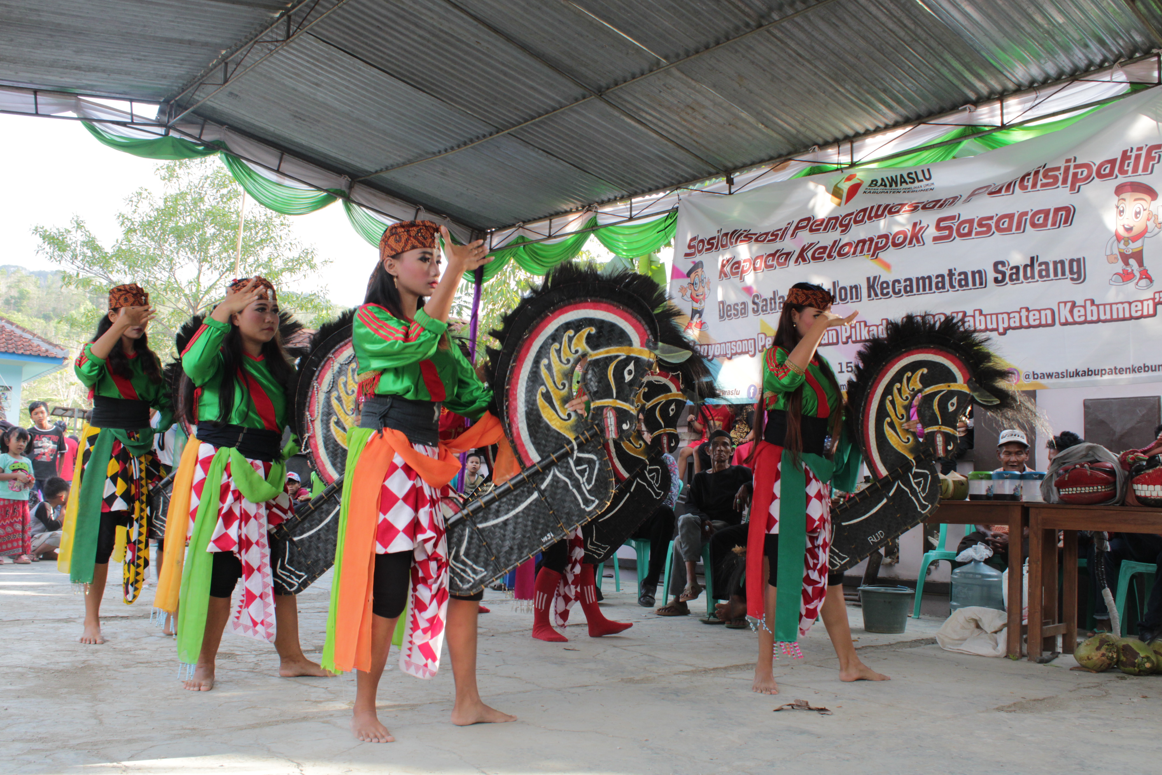 KESENIAN KUDA LUMPING MERIAHKAN SOSIALISASI BAWASLU KEBUMEN