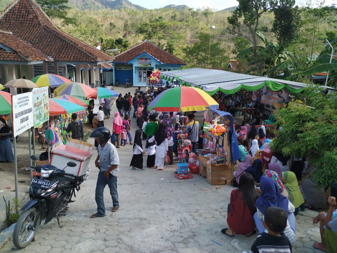 MERIAH, SOSIALISASI BAWASLU DI SADANG DIPENUHI PEDAGANG KECIL