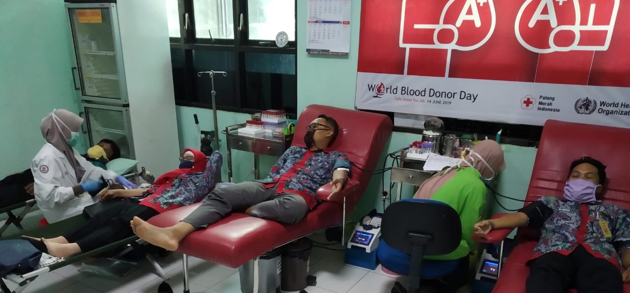 PERINGATI HARI JADI BAWASLU KE-12, BAWASLU KABUPATEN KEBUMEN GELAR AKSI DONOR DARAH