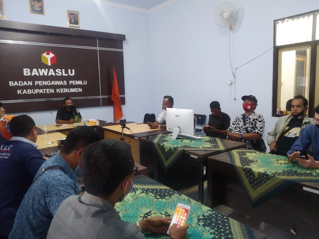 LAPORAN PELEPASAN BALIHO KOTAK KOSONG DISAMPAIKAN KE BAWASLU KABUPATEN KEBUMEN