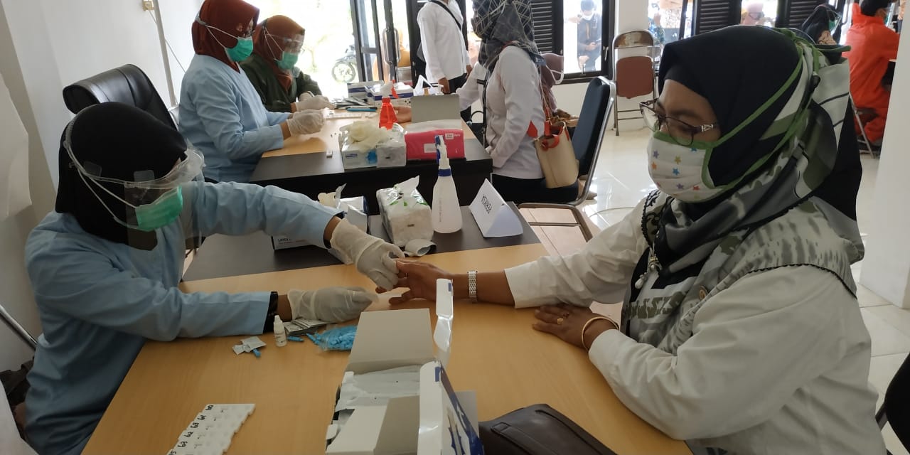 JAJARAN BAWASLU JALANI RAPID-TEST TAHAP KEDUA GUNA  PENCEGAHAN PENYEBARAN COVID-19