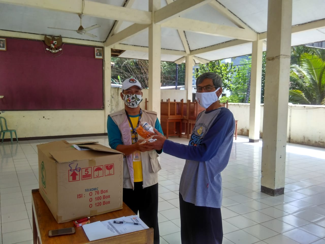 BAWASLU KEBUMEN DISTRIBUSIKAN ALAT PELINDUNG DIRI (APD)