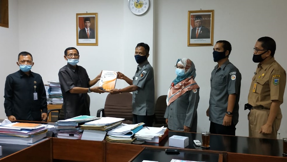 Audiensi Dengan Komisi A DPRD Kabupaten Kebumen, Bawaslu Serahkan Laporan Penyelenggaran Pilkada Tahun 2020