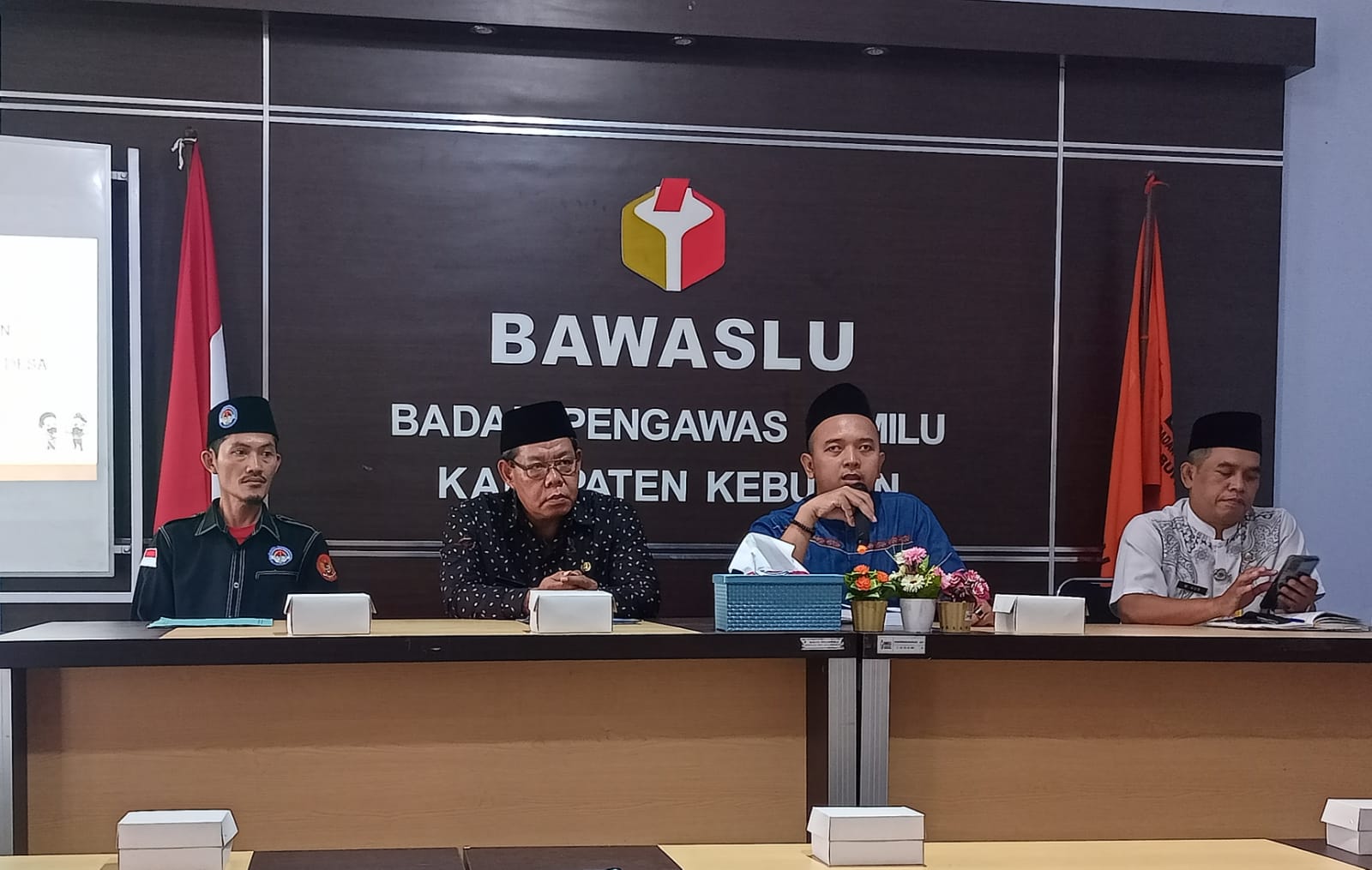 Cegah Potensi Pelanggaran Netralitas Kepala Desa dan Perangkat Desa di Pemilu 2024, Bawaslu Kabupaten Kebumen Lakukan Sosialisasi