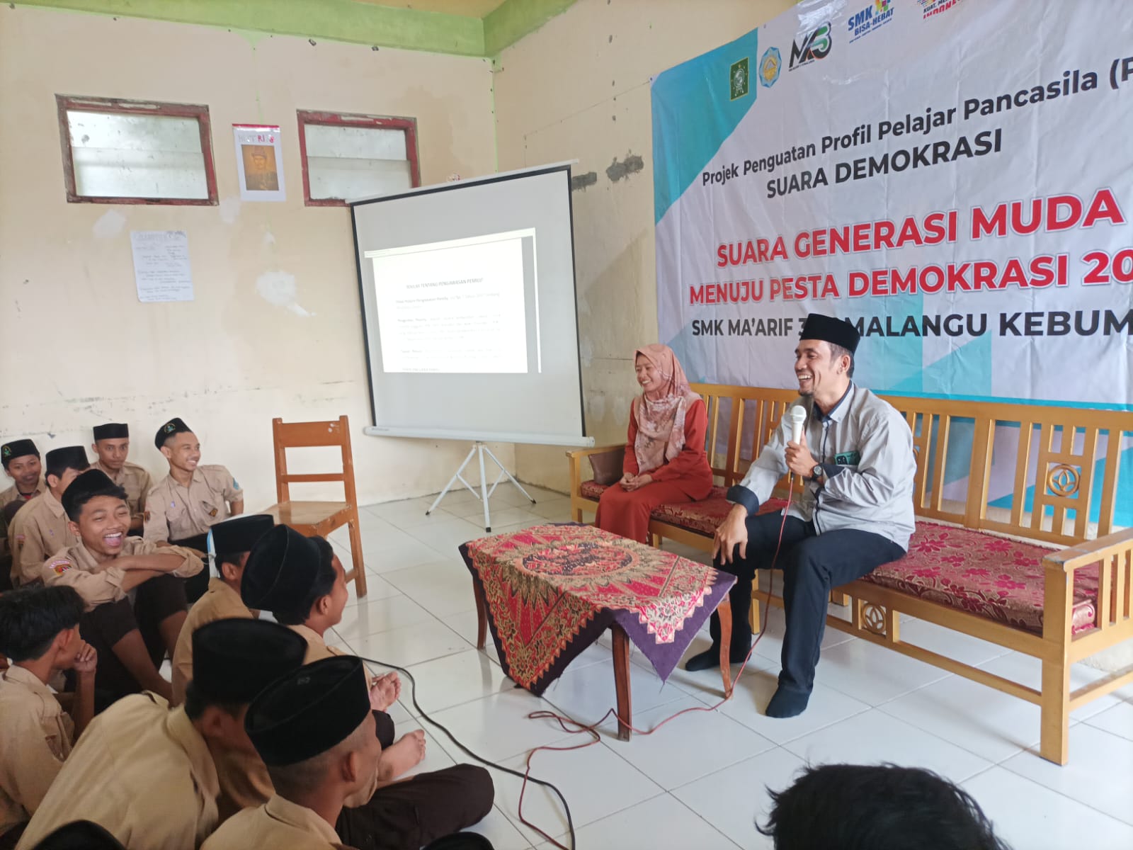 Kenalkan Demokrasi Sejak Dini, Bawaslu Kebumen Mengisi Acara P5 SMK Ma'arif 3 Somalangu