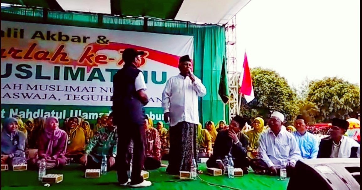 PENGAWAS PEMILU KECAMATAN KEBUMEN HENTIKAN KAMPANYE DI ATAS PANGGUNG KEHORMATAN