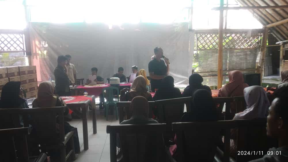 Panwascam Kutowinangun Hentikan Kampanye Caleg Nasdem Di Kegiatan Penyaluran Bansos Pemerintah