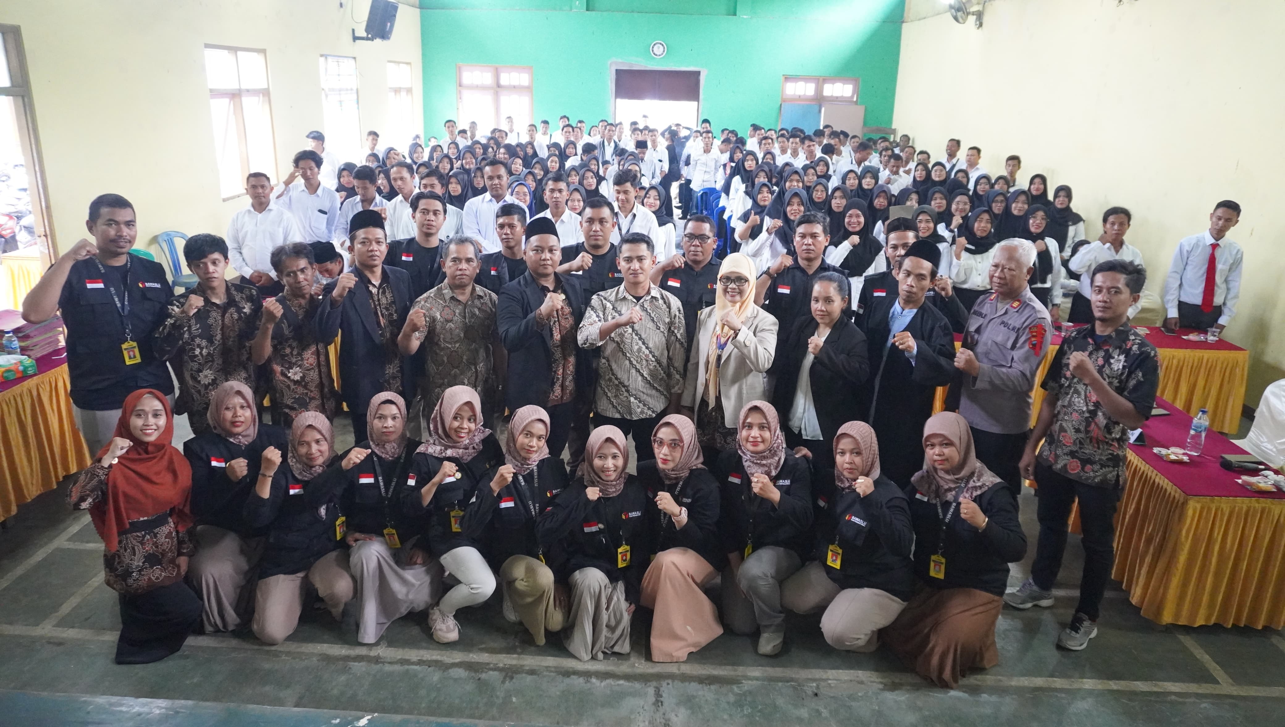 Pelantikan dan Pembekalan Pengawas TPS Petanahan: 209 Orang Siap Menjalankan Tugas