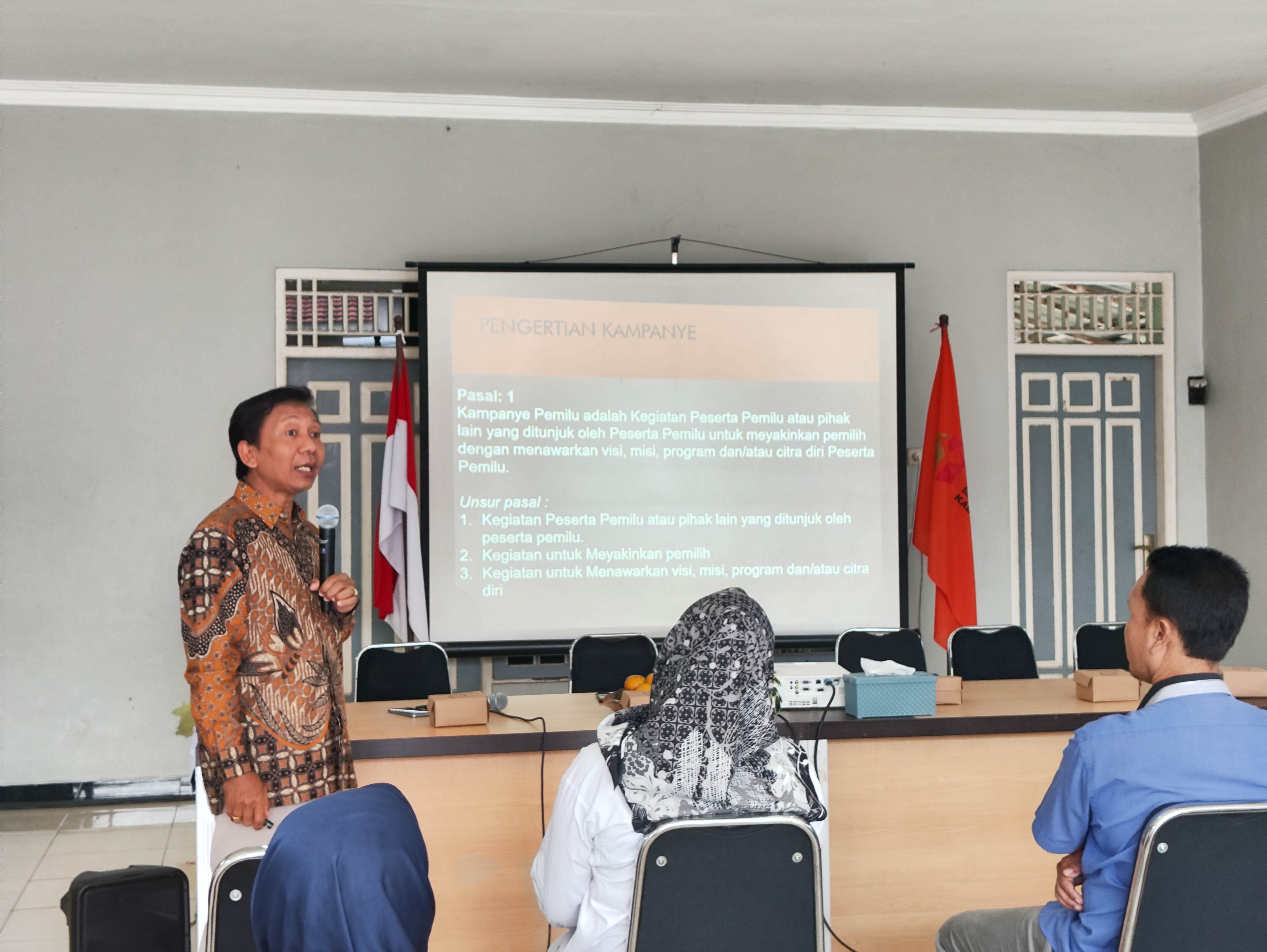 Heru Cahyono saat memberikan materi