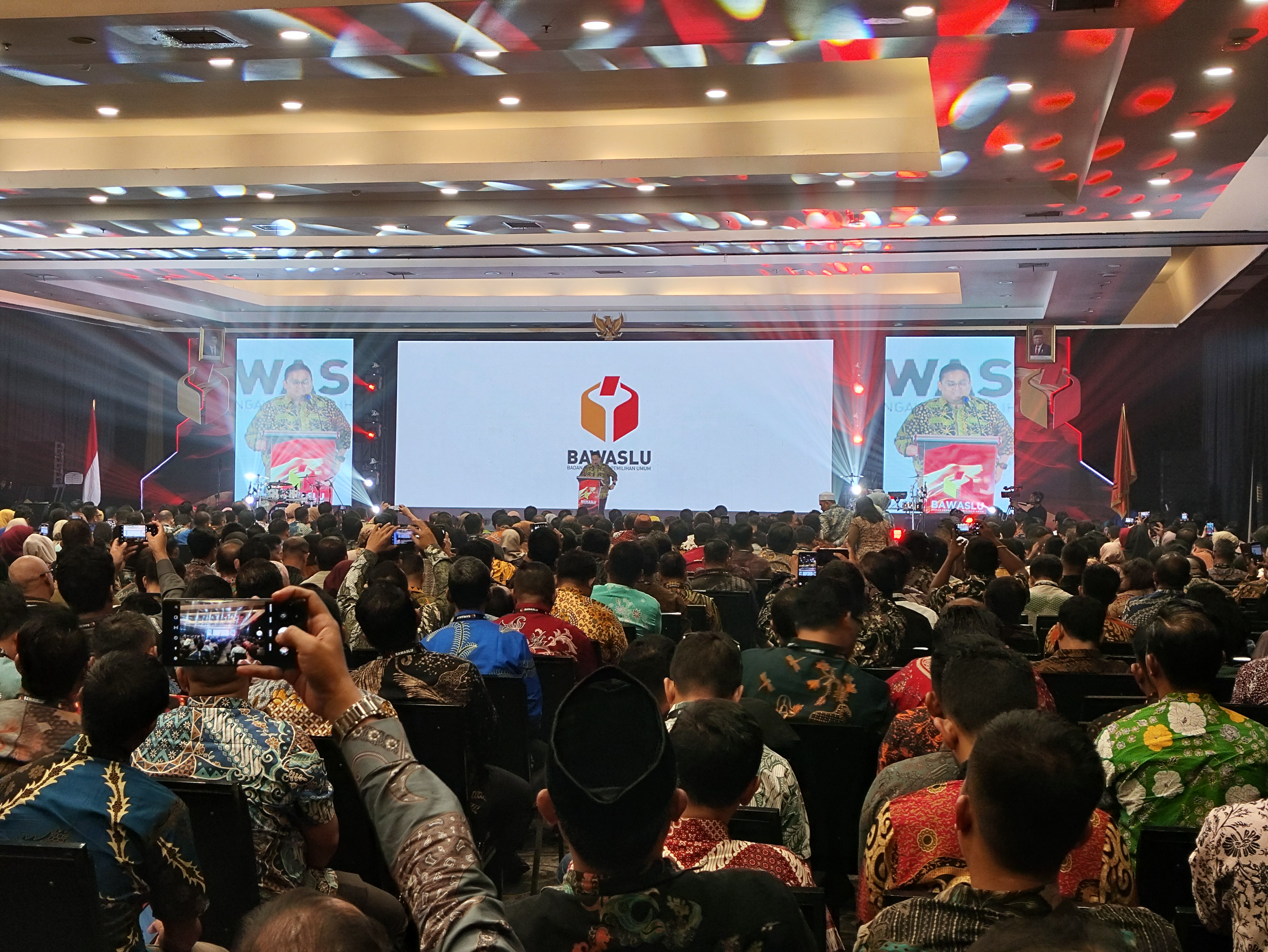 Ketua Bawaslu RI memberikan sambutannya