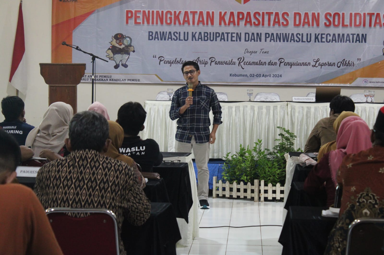 Anggota Bawaslu Kebumen Nurul Ichwan sedang memberikan materi, Selasa 3/4/24
