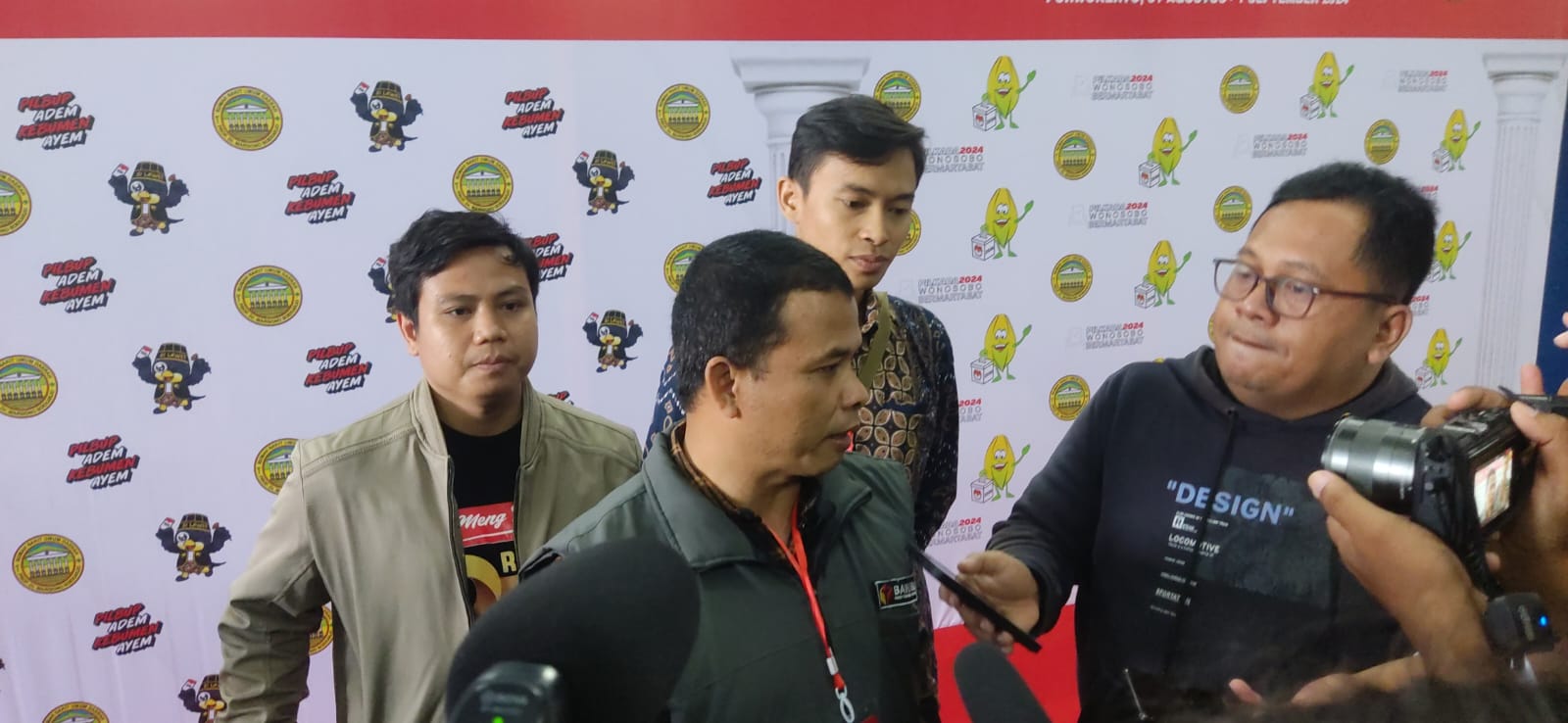 Ketua Bawaslu Kebumen, Amin Yasir saat melakukan pengawasan melekat