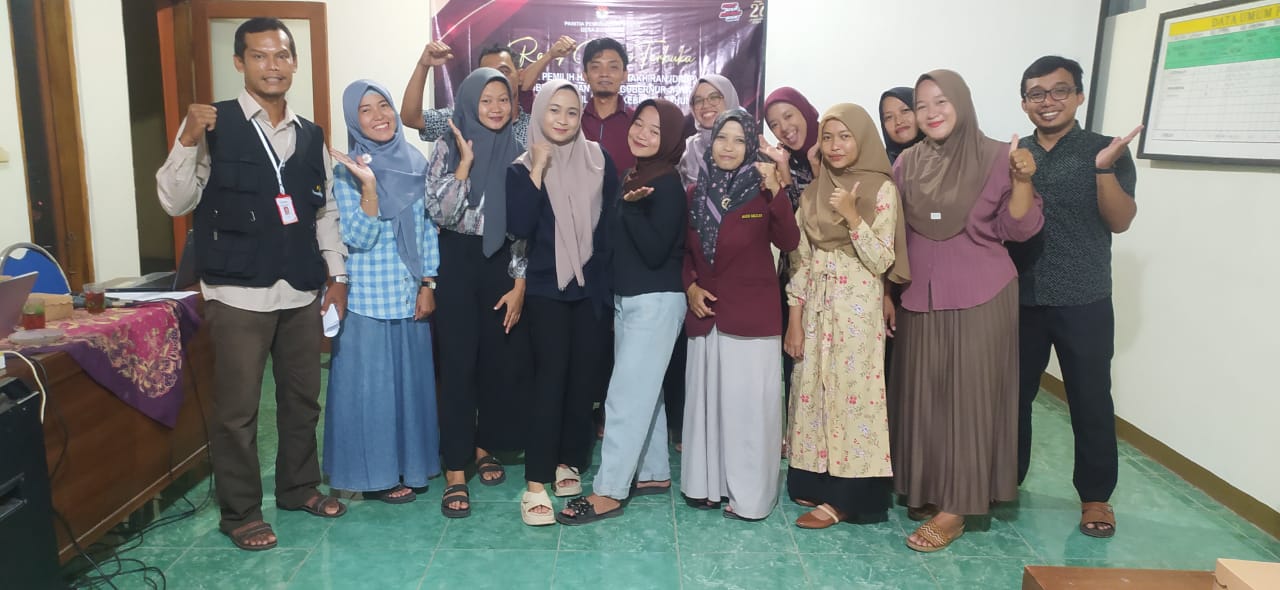 Panwaslu Ambal saat monitoring penyusunan DPHP