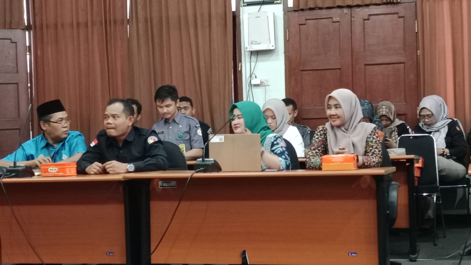 Eka rohmawati saat menghadiri rapat evaluasi