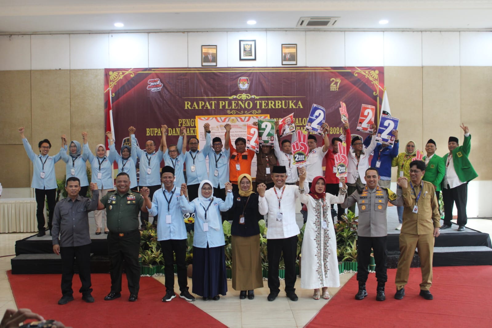 Foto bersama simbolis Pemilihan 2024 Damai