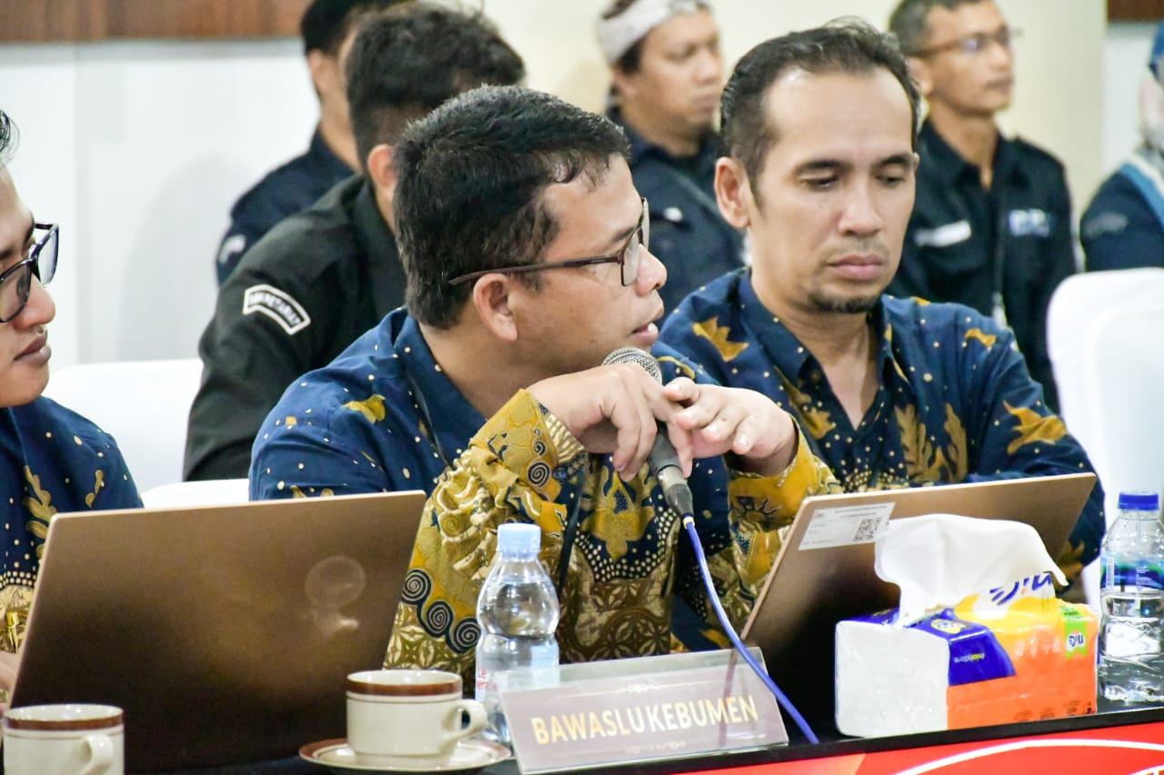 Ketua Bawaslu Kebumen, Amin Yasir saat menyampaikan sorotannya