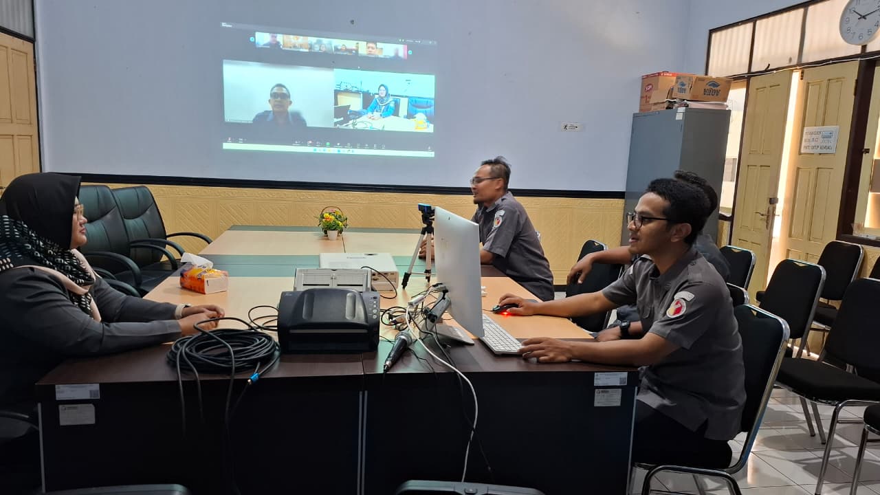 Bawaslu Kebumen Ikuti Peluncuran Buku Saku “PENTAS PEMILU”