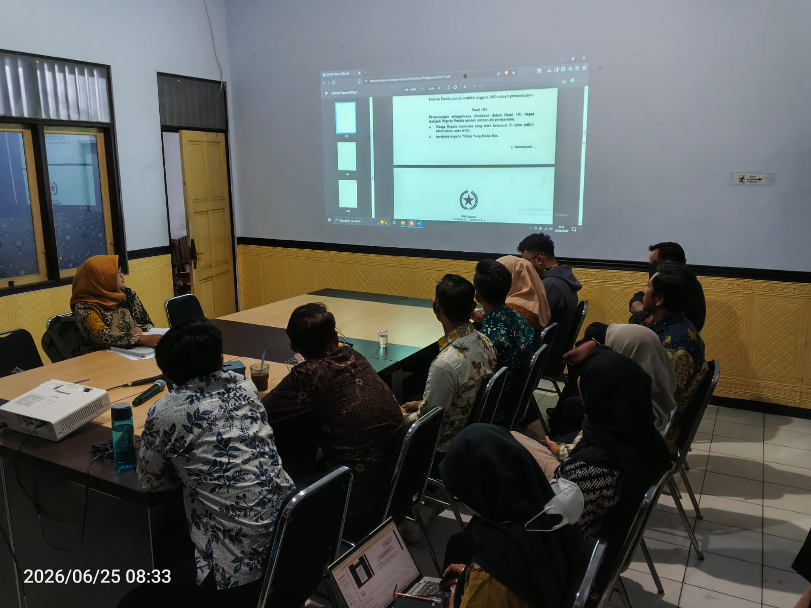 Pelaksanaan Kelas Hukum di Aula Bawaslu Kab. Kebumen