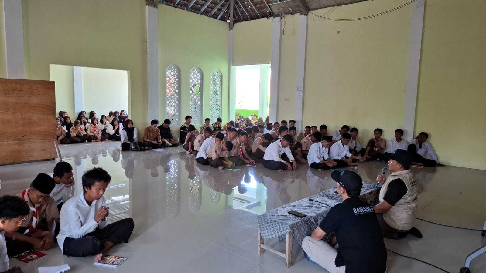 Ketua Bawaslu Kebumen Tanamkan Nilai Demokrasi kepada Siswa Baru SMK Ma'arif 5 Gombong