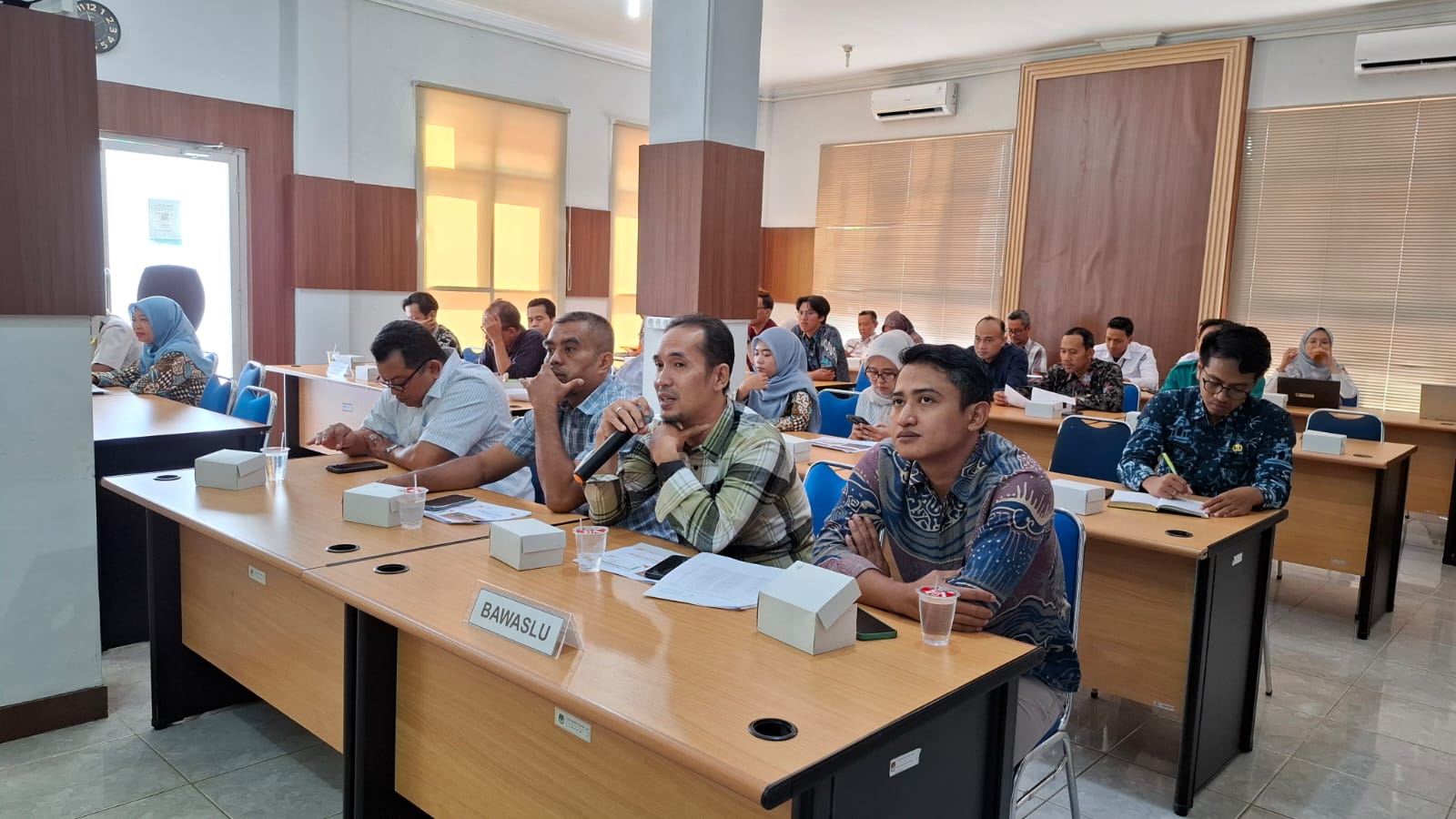Rapat Pleno Terbuka Rekapitulasi Daftar Pemilih Berkelanjutan (PDPB) Triwulan II Tahun 2026 di kantor KPU Kabupaten Kebumen