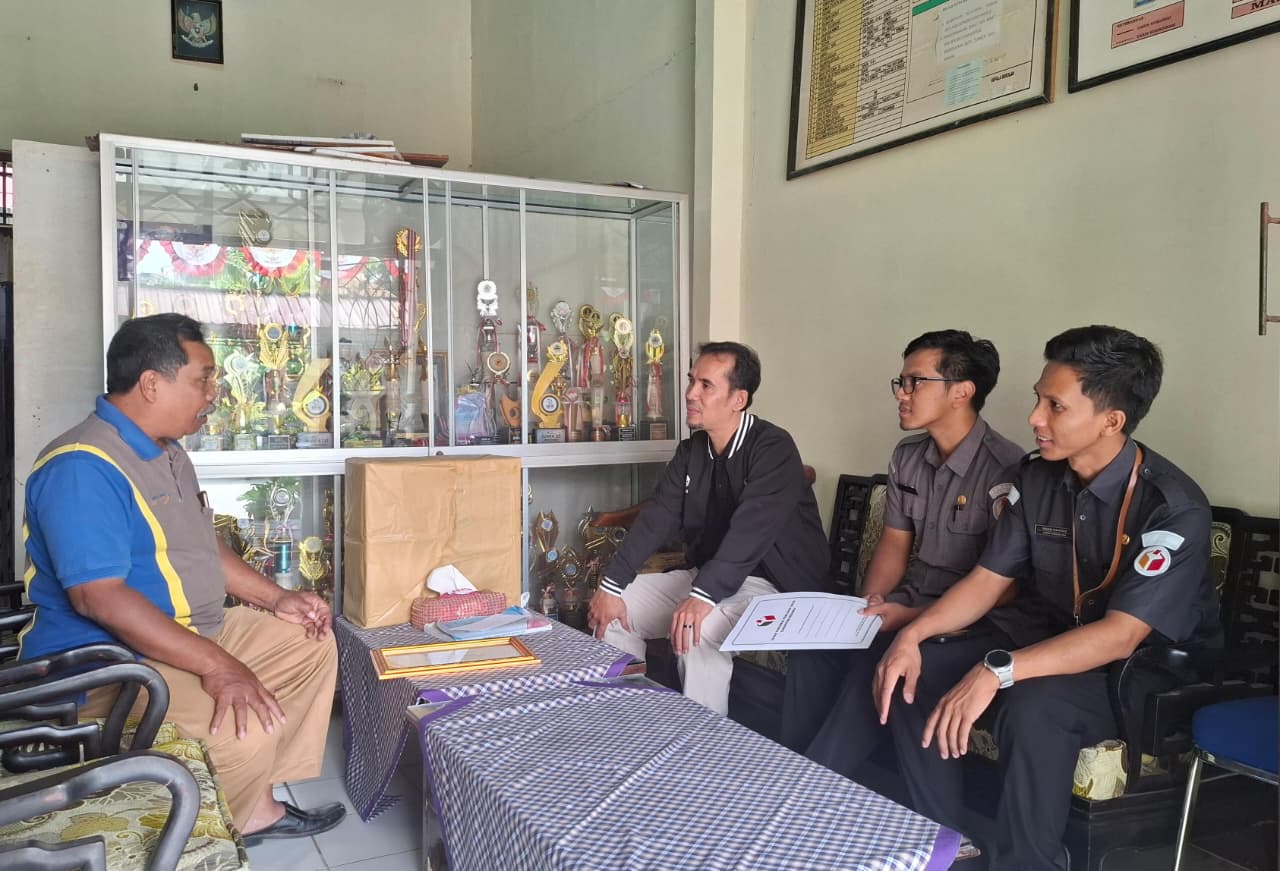 Bawaslu Kebumen Bersama Kepala SLB Putra Manunggal Gombong