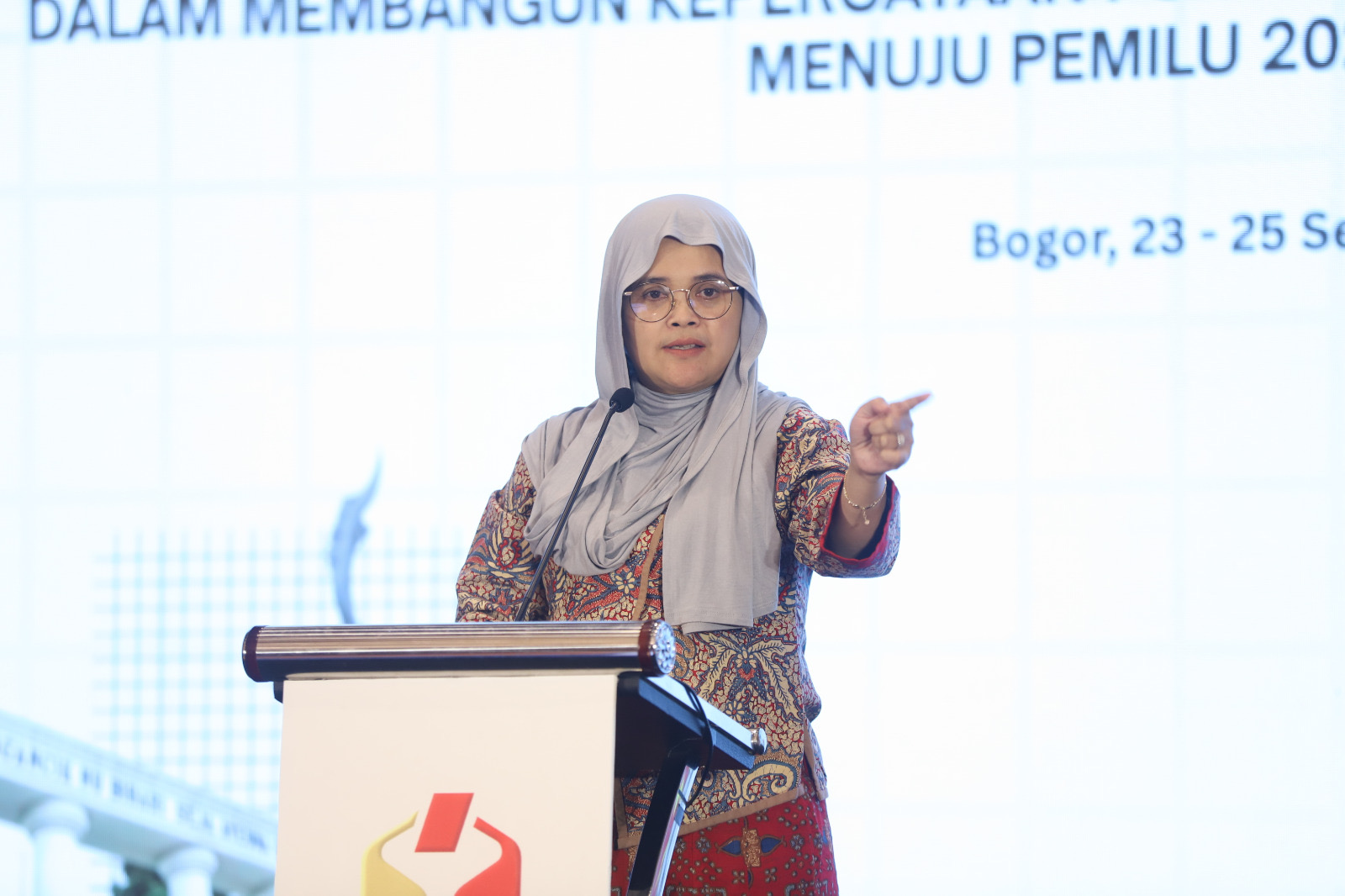 Lolly Suhenty: Humas Bawaslu Terbuka Atas Kritik Masukan Masyarakat