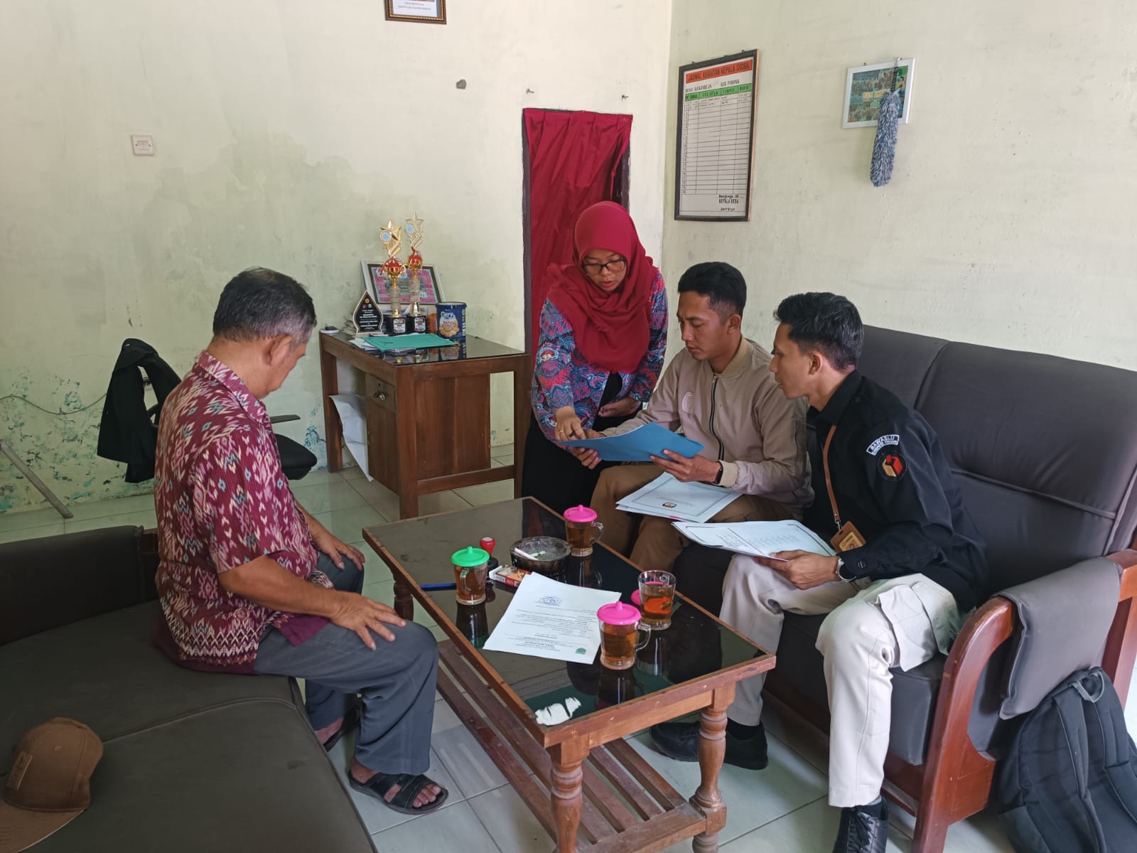 Bawaslu Kabupaten Kebumen melaksanakan pengawasan terhadap pelaksanaan Coktas (Pencocokan dan Penelitian Terbatas) yang dilakukan oleh KPU Kabupaten Kebumen di empat desa di Kecamatan Puring, yaitu Desa Kedaleman Wetan, Weton Wetan, Banjareja, dan Sidoharjo,