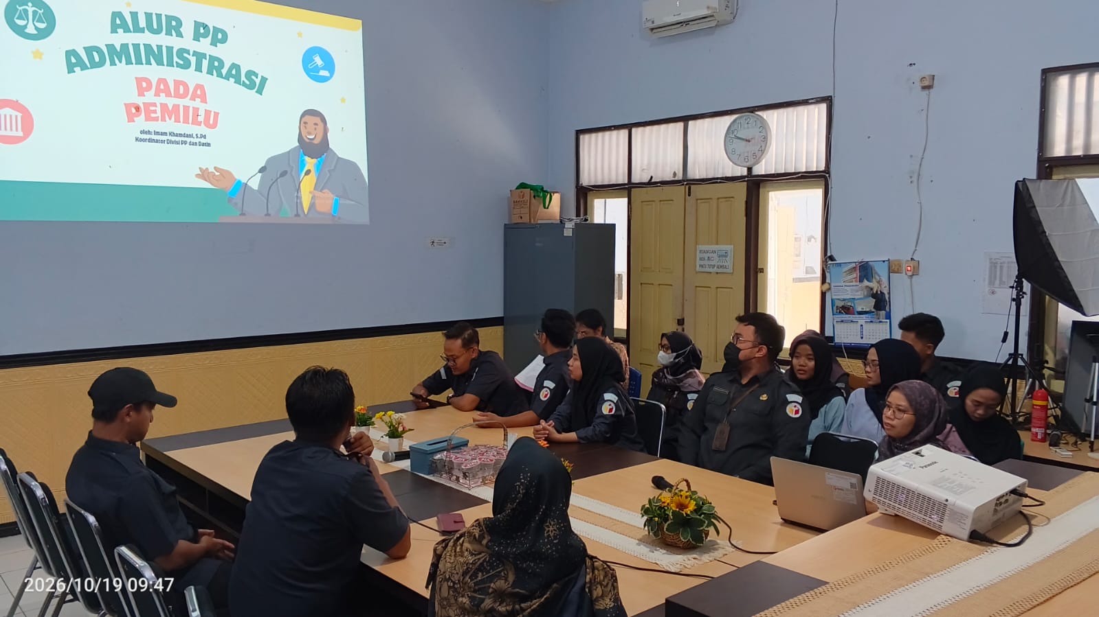 Penyampaian Materi terkait Penanganan Pelanggaran Administrasi Pemilu