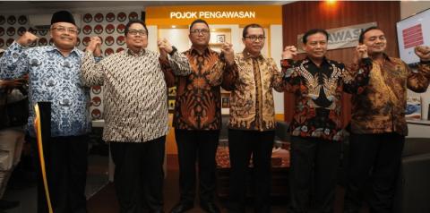 Peresmian Pojok Pengawasan di lobi Gedung Bawaslu RI 2 Oktober 2017.