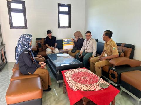 Bawaslu Kebumen dan KPU Kebumen bersama perangkat desa setempat melakukan verifikasi data pemilih