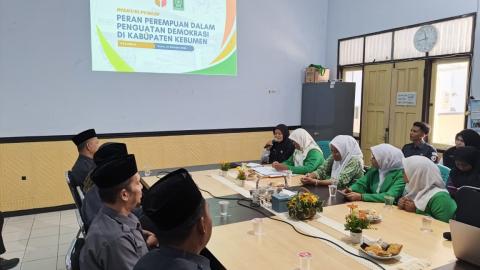 Ketua Umum PC Fatayat NU Kebumen  masa bakti 2026–2031 Hj. Siti Badi’atul Firdos 