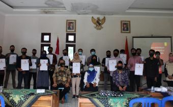 40 Alumni SKPP Bawaslu Kebumen diwisuda