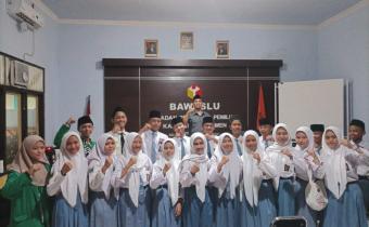 Bawaslu Kebumen Terima Audiensi SMK Ma’rif 5 Gombong