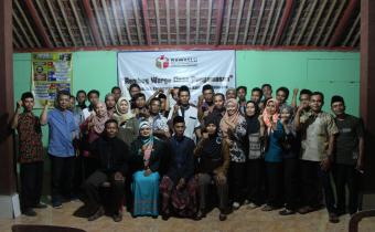 Sempat mati listrik, Rembug Warga Desa Pengawasan berjalan dengan lancar