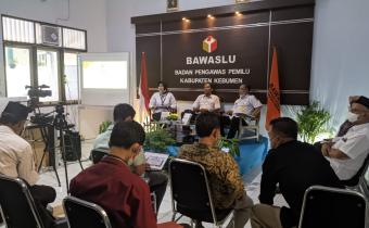 BUKU LIKU JUANG PENGAWAS SEBAGAI ETALASE SEJARAH PENGAWAS DI KABUPATEN KEBUMEN