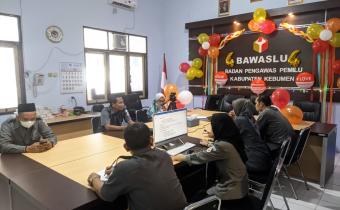 PERKUAT KAPASITAS PENGAWAS BAWASLU KABUPATEN GELAR PEMBINAAN INTERNAL