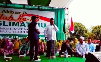 PENGAWAS PEMILU KECAMATAN KEBUMEN HENTIKAN KAMPANYE DI ATAS PANGGUNG KEHORMATAN