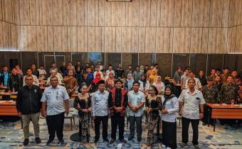 Bawaslu Sosialisasikan Pengawasan Melalui Pertunjukkan Wayang Kulit