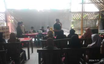 Panwascam Kutowinangun Hentikan Kampanye Caleg Nasdem Di Kegiatan Penyaluran Bansos Pemerintah