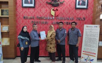 penyerahan sekaligus validasi dokumen hasil pengawasan tahapan Rekapitulasi Hasil Penghitungan Perolehan Suara ditingkat Kabupaten/Kota