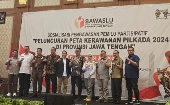 Sesi foto bersama saat acara Launching Peta Kerawanan Pilkada Jateng 2024