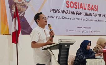 Cak Maskur saat memberikan materinya