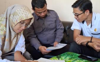 Ketua Bawaslu Kebumen, Amin Yasir saat melakukan pengawasan verifikasi ijazah salah satu bapaslon Bupati dan Wakil Bupati Kabupaten Kebumen