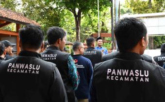 Panwascam Ikuti Upacara Hari Kesaktian Pancasila di Halaman Bawaslu Kebumen